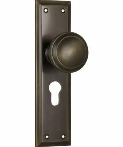 TRADCO MILTON DOOR KNOB ON PLATE