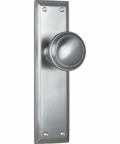 TRADCO MILTON DOOR KNOB ON PLATE