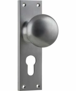 TRADCO VICTORIAN KNOB ON PLATE Handles & Hardware