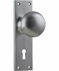 TRADCO VICTORIAN KNOB ON PLATE Handles & Hardware