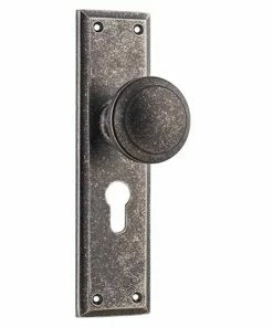 TRADCO MILTON DOOR KNOB ON PLATE