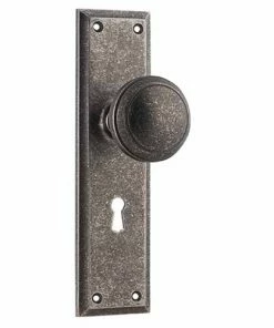 TRADCO MILTON DOOR KNOB ON PLATE