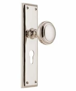 TRADCO MILTON DOOR KNOB ON PLATE